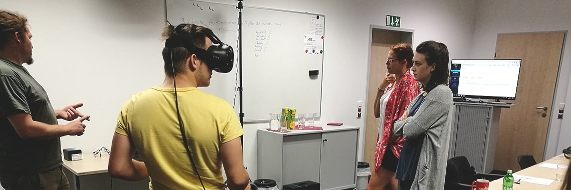 Workshopteilnehmer mit VR-Brille